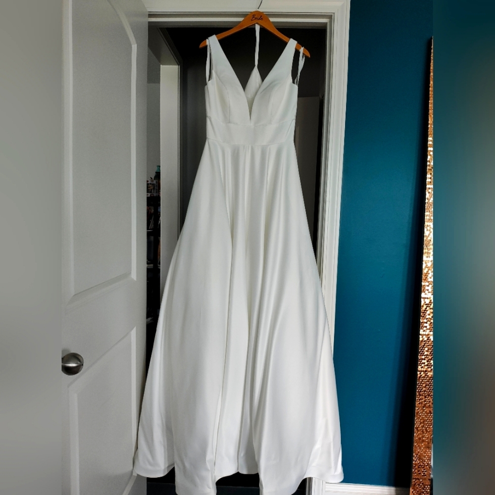Brand New, In Bag Classic Wedding Dress